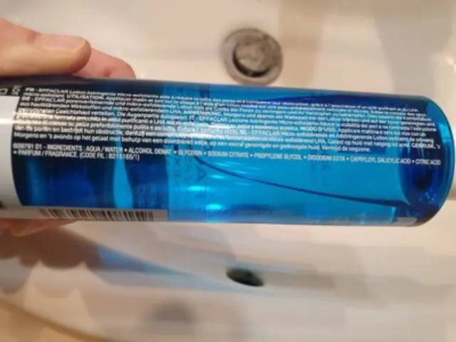 La Roche Posay Effaclar Απολεπιστικό & Καθαριστικό Προσώπου σε Lotion για Λιπαρές Επιδερμίδες Στυπτική Μικρο-Απολέπιση 200ml 2