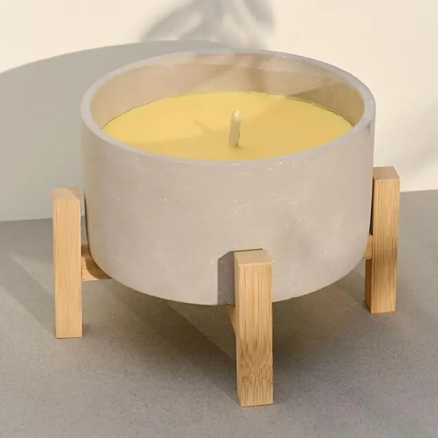 Bougies La Francaise Outdoor pot beton - Αρωματικό κερί Citronella σε Βάζο τσιμέντου και ξύλινη βάση 930 gr 2