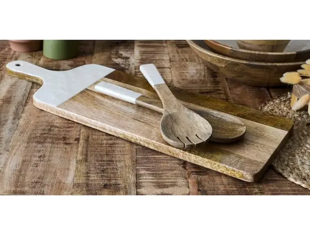 Ξύλινη επιφάνεια κοπής και σερβιρίσματος Nerina Home Deco Factory με λαβή, από Ξύλο Μάνγκο, 58x19x1.5cm KA0657 3