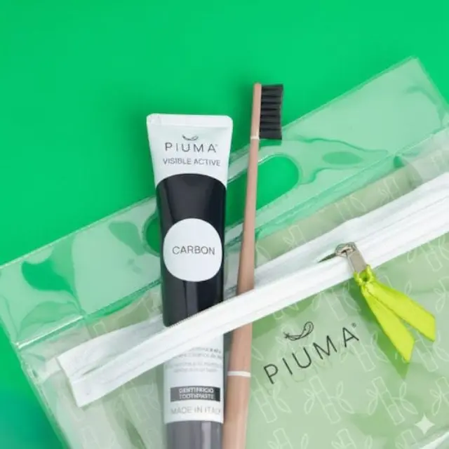 Piuma Gift Set | Οδοντόβουρτσα & Οδοντόκρεμα Με Άνθρακα | Βάση Οδοντόβουρτσας