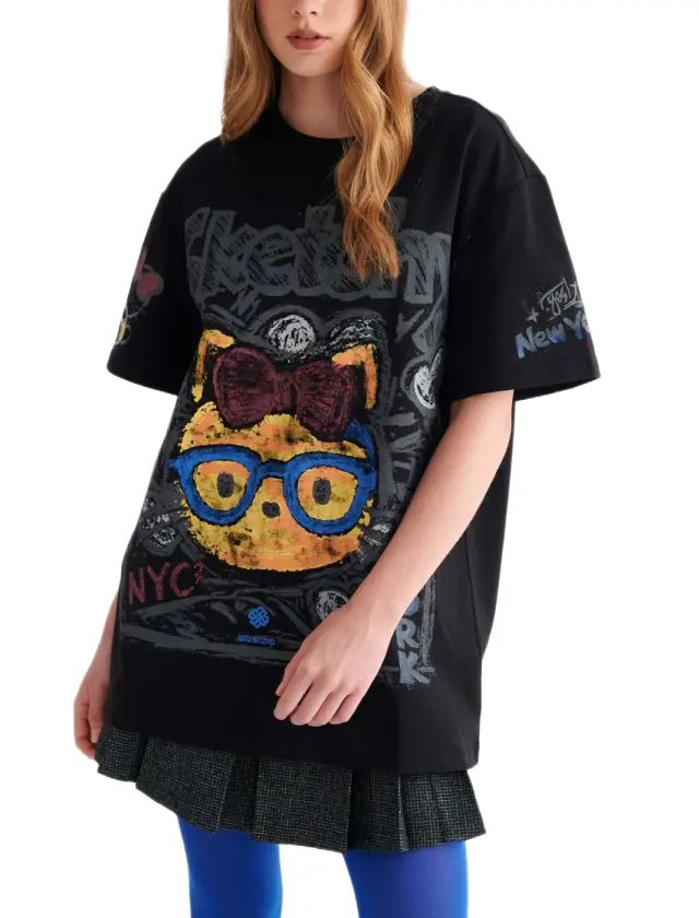 Attrattivo γυναικείο oversized t-shirt με τύπωμα 9923927-1