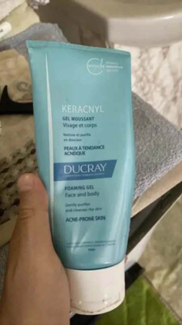 Ducray Keracnyl Foaming Gel Τζελ Καθαρισμού για Λιπαρό Δέρμα με Ατέλειες, Πρόσωπο και Σώμα, 200ml