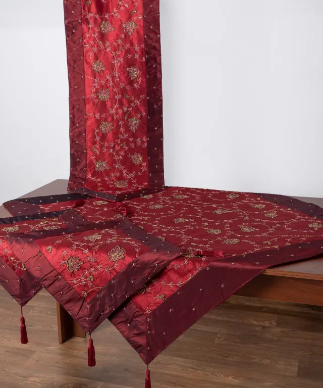 Σετ 4 τεμαχίων (100cm x 100cm, 40cm x 130cm, 2x40cm x 40cm) Ήρα Μπορντώ - -