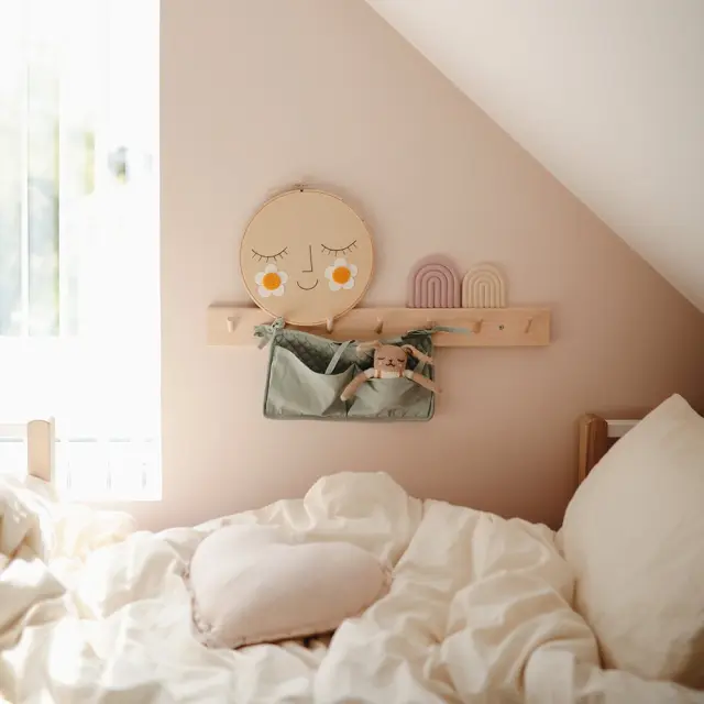 Mushie Crib Pocket - Sun 3