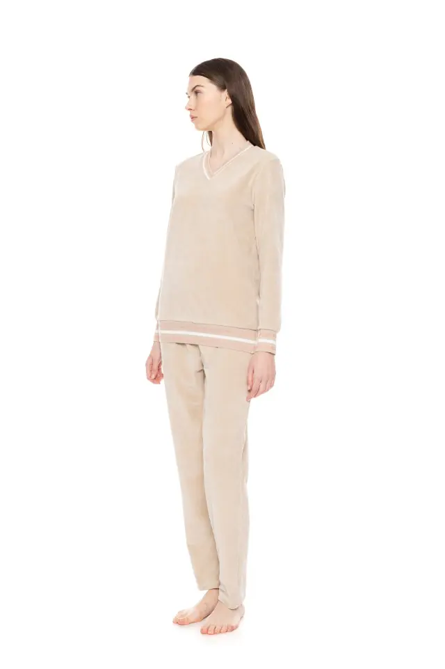 W1659 - Skin - HOMEWEAR V VELVET DETAIL 2