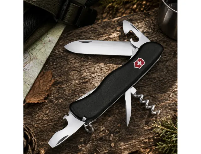 Ελβετικός Σουγιάς Victorinox Picknicker με 11 λειτουργίες και μήκος 11.1cm - Black 0.8353.3