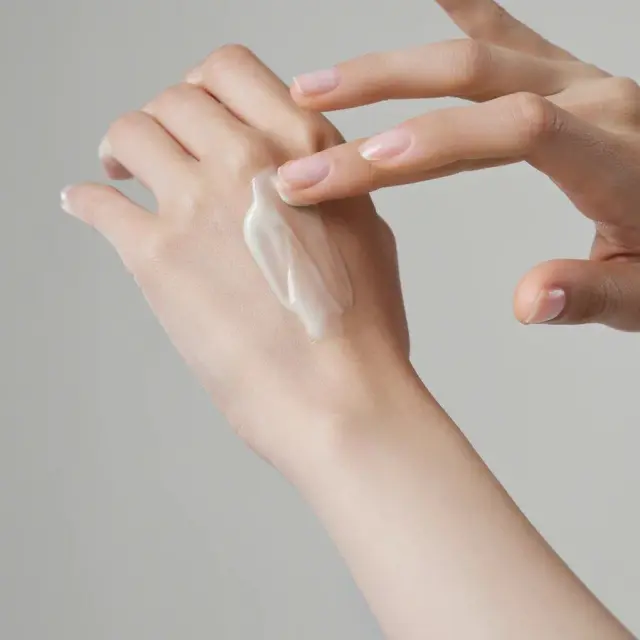 SKIN + LAB Retinol Lifting Roller Cream 50ml 3