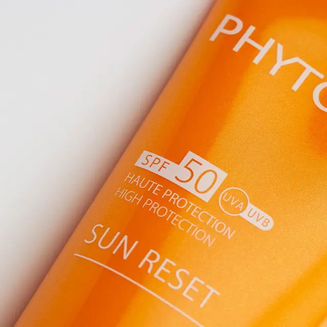 ΑΝΤΗΛΙΑΚΟ ΥΨΗΛΗΣ ΠΡΟΣΤΑΣΙΑΣ SPF50 ΓΙΑ ΤΟ ΠΡΟΣΩΠΟ ΕΝΑΝΤΙΑ ΣΤΙΣ ΑΚΤΙΝΕΣ UV.SUN RESET CR. SOLAIRE PROTECTRICE HAUTE RECUPER. SPF50 3