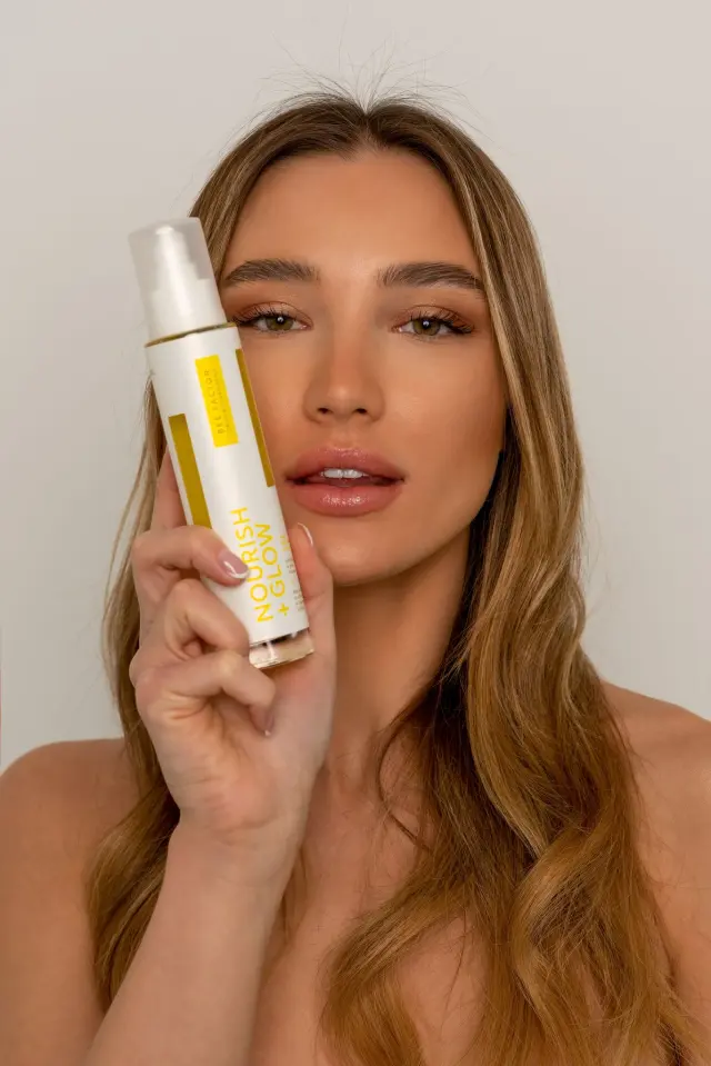 BEE FACTOR NOURISH + GLOW / ΘΕΡΑΠΕΙΑ ΕΝΥΔΑΤΩΣΗΣ & ΛΑΜΨΗΣ ΜΑΛΛΙΩΝ – 100ML 2