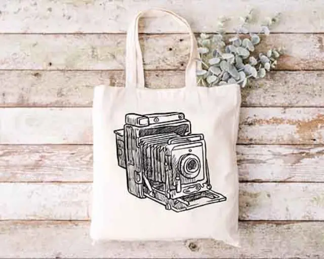 Τσάντα πάνινη υφασμάτινη με σχέδιο camera vintage διατάσεις: 38x40cm μαζί με τα χερούλια 38x70cm (κωδ. 40105)