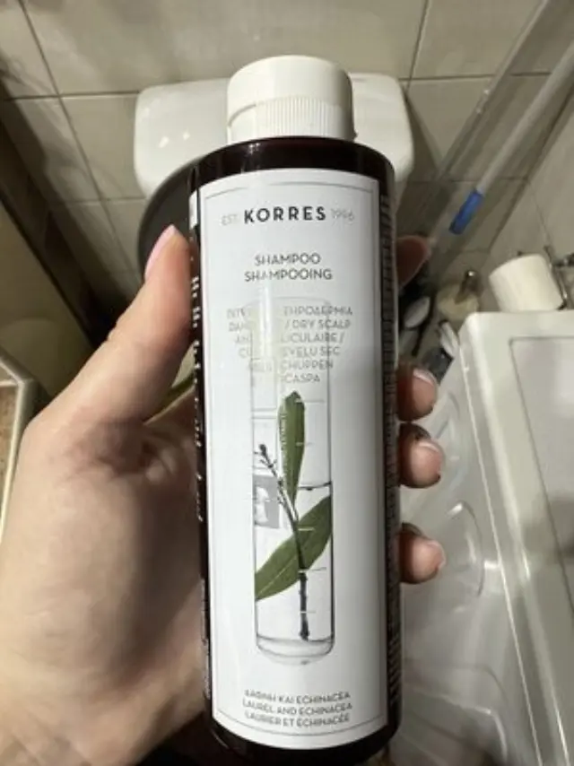 KORRES ΔΑΦΝΗ & ECHINACEA Σαμπουάν για Πιτυρίδα - Ξηροδερμία 250ml