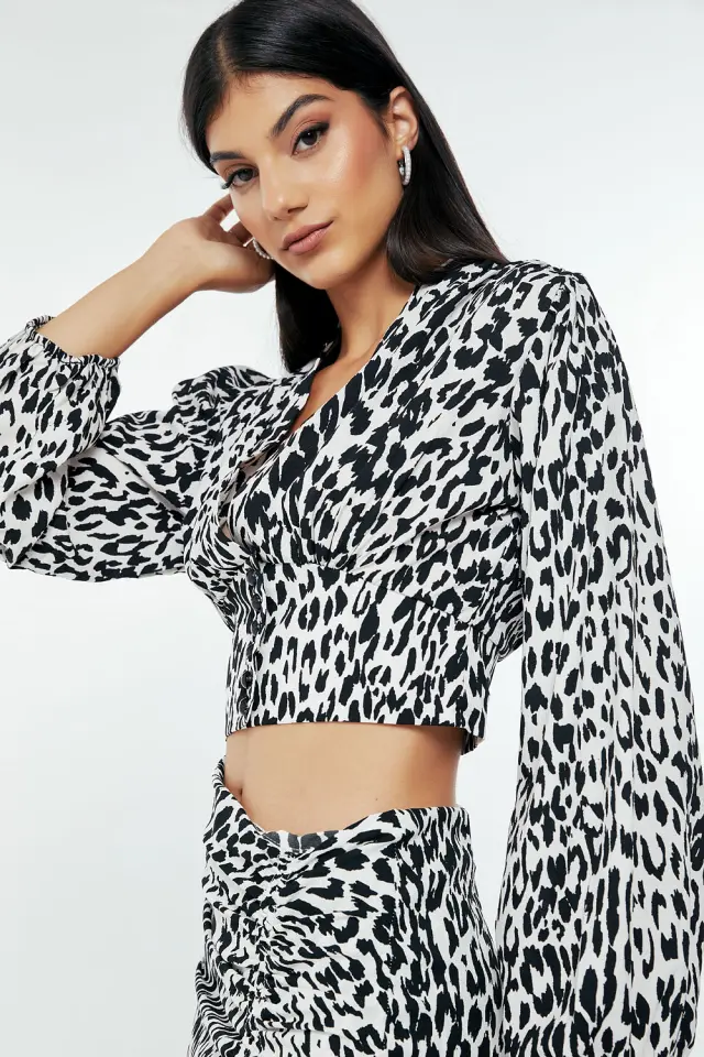 Top με Άνοιγμα V + Μανίκια Puffed Animal Print 2