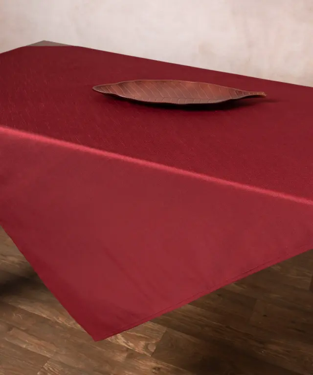 Σατέν τραπεζοκαρέ 2015 (130cm x 130cm) μπορντώ - -