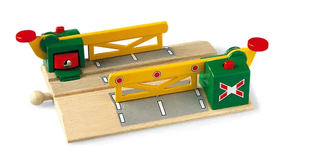 BRIO - Magnetic Action Crossing 33750 - Toys