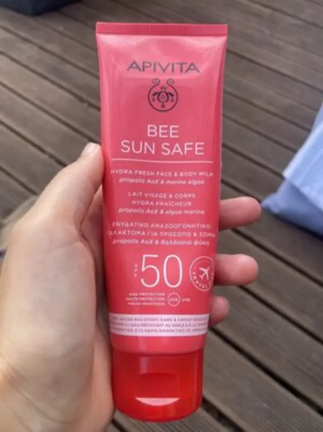 Apivita Bee Sun Safe Hydra Fresh Face & Body Milk Travel Size Ενυδατικό Αναζωογονητικό Γαλάκτωμα για Πρόσωπο & Σώμα Spf 50 100ml