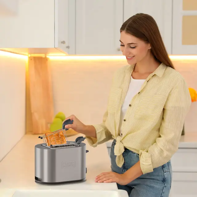 Black + Decker Toaster Φρυγανιέρα με Λαβές 900W BXTOA901E 2
