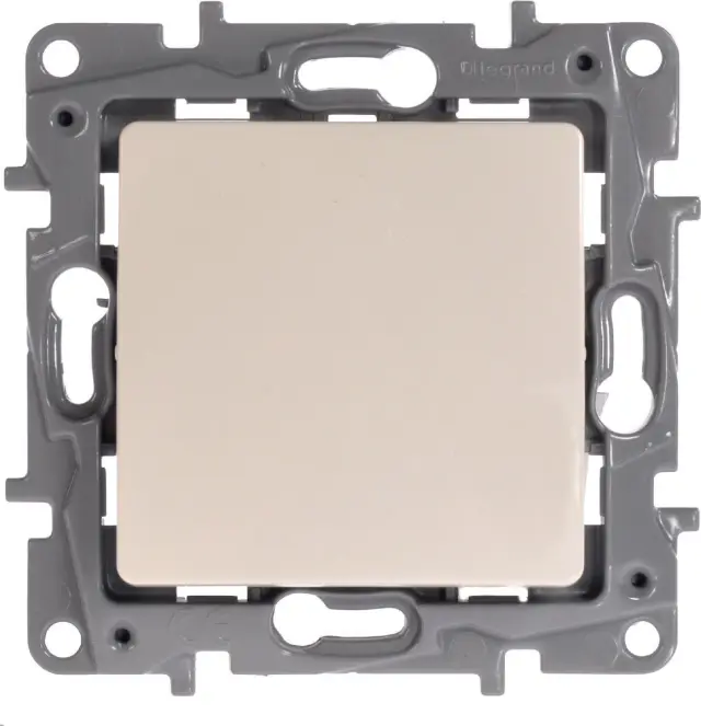 Intermediate switch Niloé - 10 AX - 250 V~ - automatic terminals - ivory
