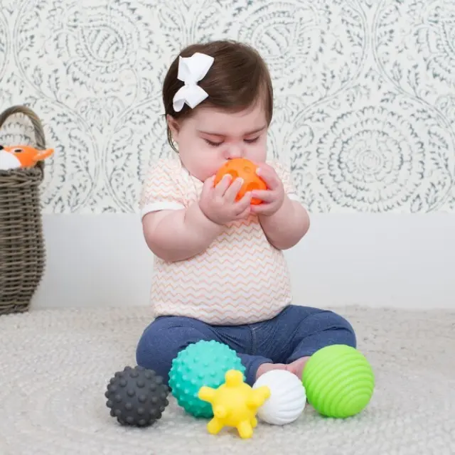 INFANTINO TEXTURED MULTI BALL SET ΜΕ ΑΝΑΓΛΥΦΗ ΥΦΗ 3