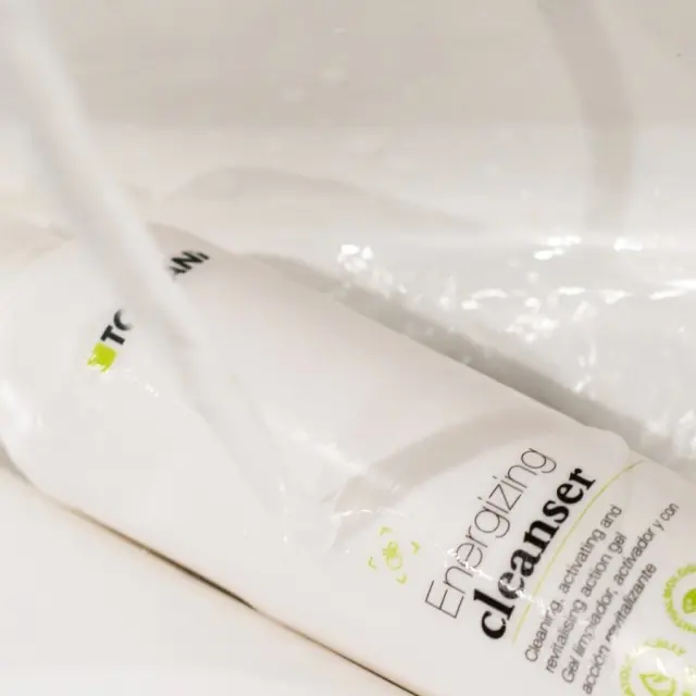 Toskani Purifying Cleanser 200ml 2