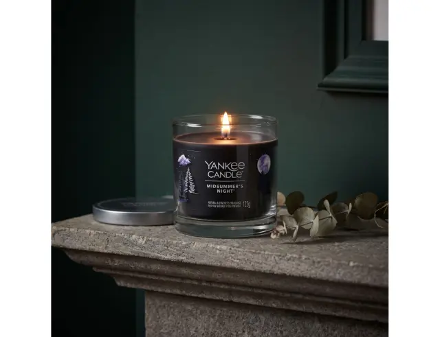 Αρωματικό Κερί Yankee Candle με διάρκεια καύσης έως 30 ώρες και άρωμα Midsummer’s Night1744757E