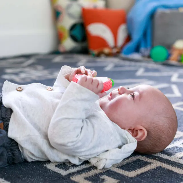 INFANTINO LIL NIBBLES VIBRATING TEETHER APPLE 3