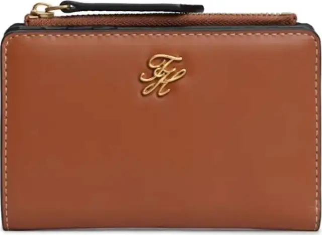 Tommy Hilfiger Γυναικείο Μεγάλο Πορτοφόλι Logo Script Plaque Leather Bifold Wallet Καφέ