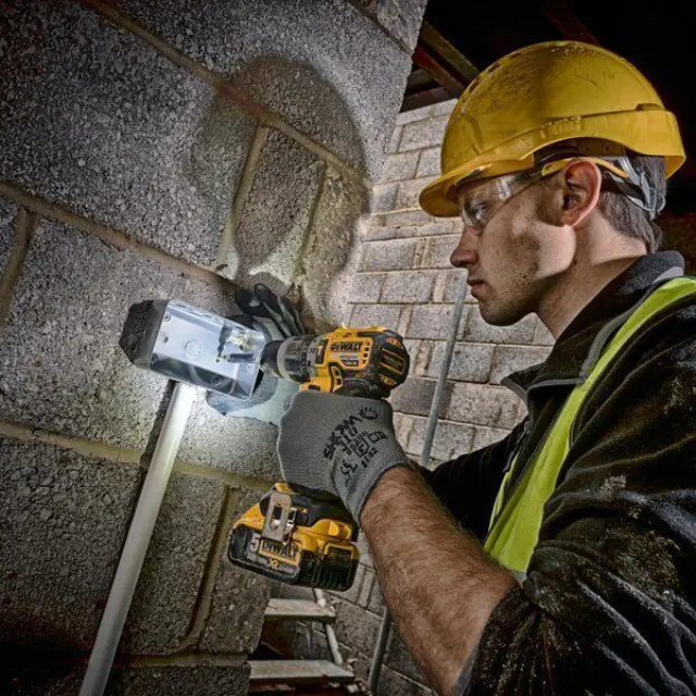 DeWalt DCD796M2 - Δραπανοκατσάβιδο Μπαταρίας Κρουστικό 18V XR Li-Ion με 2 Μπαταρίες 4.0Ah (2×4.0Ah) + Φορτιστή + Βαλίτσα 2