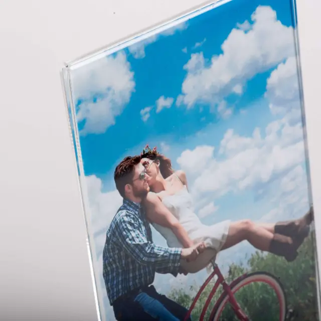 κορνίζα plexiglass ακρυλικη με βάση επιτραπέζια για φωτογραφία 3,5x4,5cm κάθετη ( για φωτογραφία μέγεθος ταυτότητας ) 3