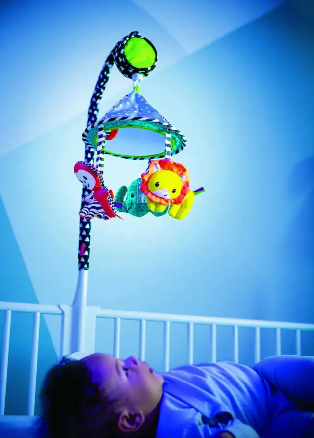 INFANTINO MUSICAL MOBILE CAROUSEL 2