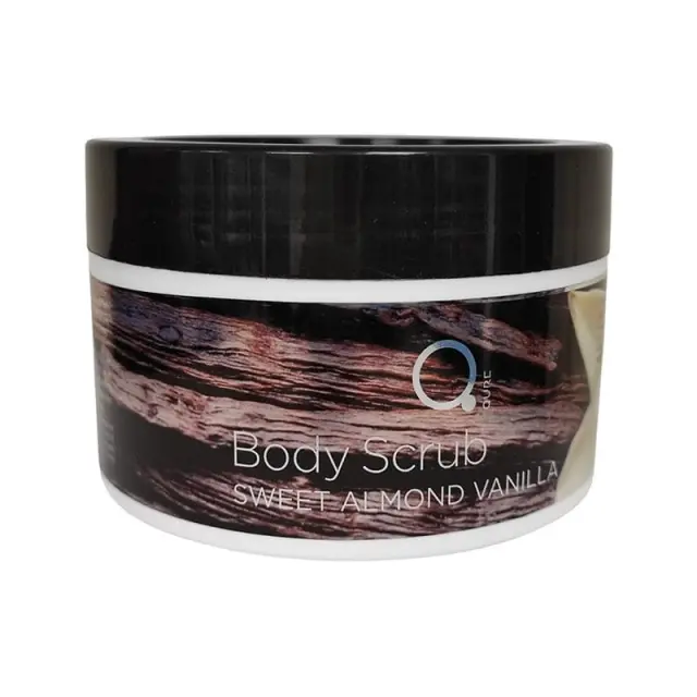 Body Scrub Sweet Almond Vanilla 500ml by Qure - Απαλή Κρέμα Απολέπισης Σώματος με άρωμα γλυκιάς βανίλιας εκχύλισμα αλόης και κόκκους αμυγδάλου για απαλή και λεία επιδερμίδα. ��