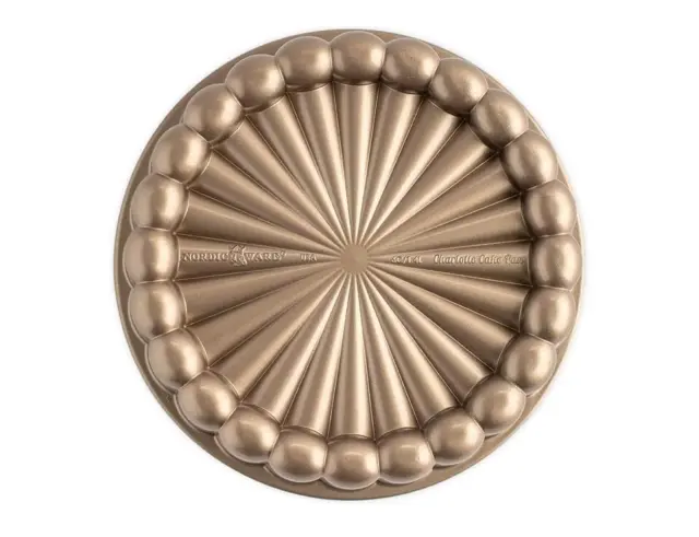 Φόρμα για κέικ στρογγυλό Charlotte Nordic Ware με διαστάσεις 22.5x6cm83577