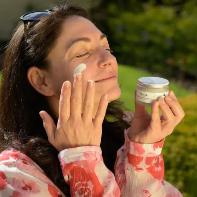 Nourish London Skin Protecting Daily Moisturiser SPF25 - Φυσική Ενυδατική Κρέμα Προσώπου Με SPF25 2