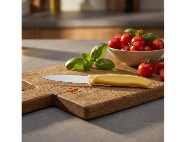 Μαχαίρι Γενικής Χρήσης Victorinox Swiss Classic με μήκος λεπίδας 8cm - Yellow6.7638.C1