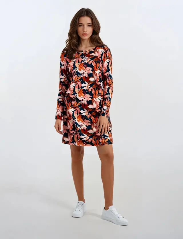 W930 - Type - NIGHTGOWN AUTUMN LEAVES