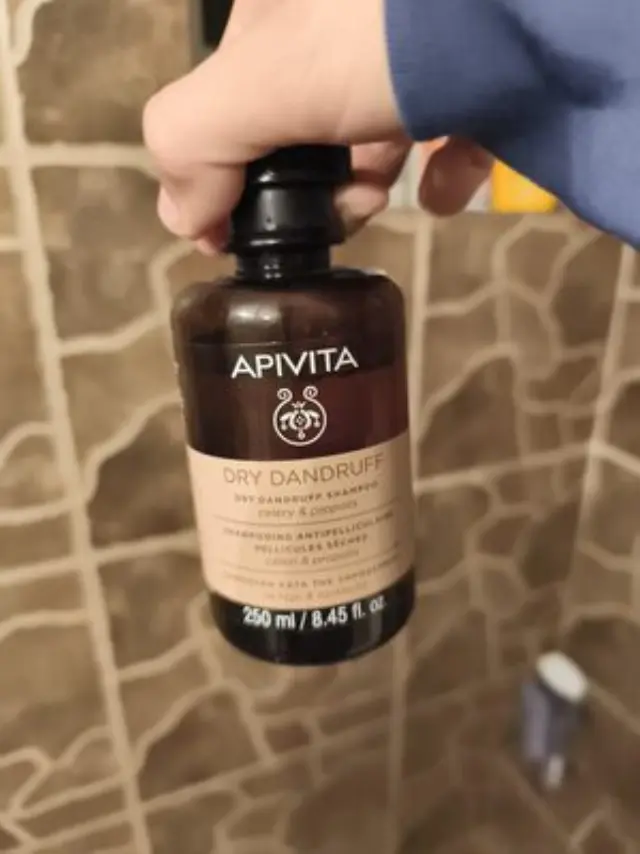 APIVITA Dry Dandruff Shampoo with Celery & Propolis Σαμπουάν Κατά της Ξηροδερμίας με Σέλερι & Πρόπολη, 250ml