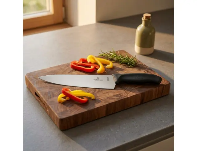 Μαχαίρι σεφ Victorinox Swiss Classic με μήκος λεπίδας 22cm - Black6.8003.22B