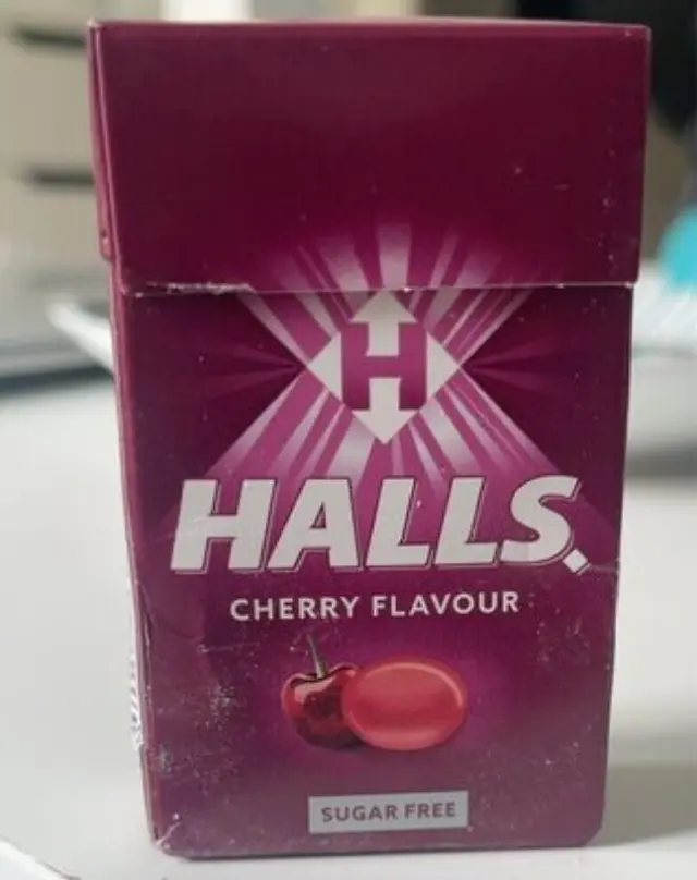 Halls Καραμέλες Vita-C με Γεύση Κεράσι Χωρίς Προσθήκη Ζάχαρης 28gr