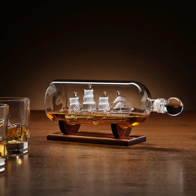 The Source Καράφα Πλοίο σε Μπουκάλι με Ξύλινη Βάση / Ship in a Bottle Decanter 2