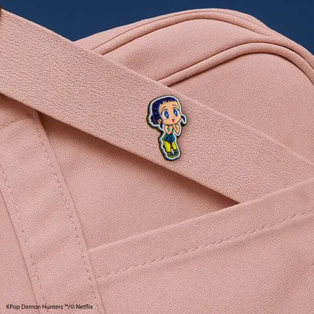 Cinereplicas - KPop Demon Hunters - Zoey Pin Badge - Fan Shop and Merchandise 2