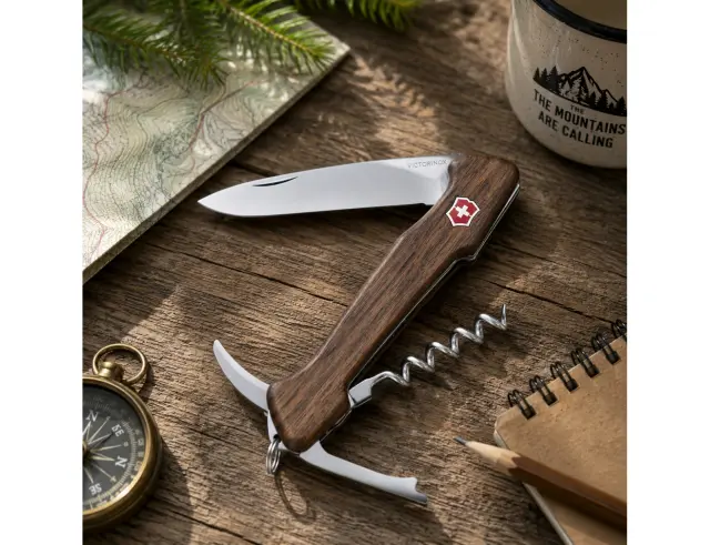 Ελβετικός Σουγιάς Victorinox Wine Master Wood με 6 λειτουργίες και μήκος 13cm - Dark Wood 0.9701.63