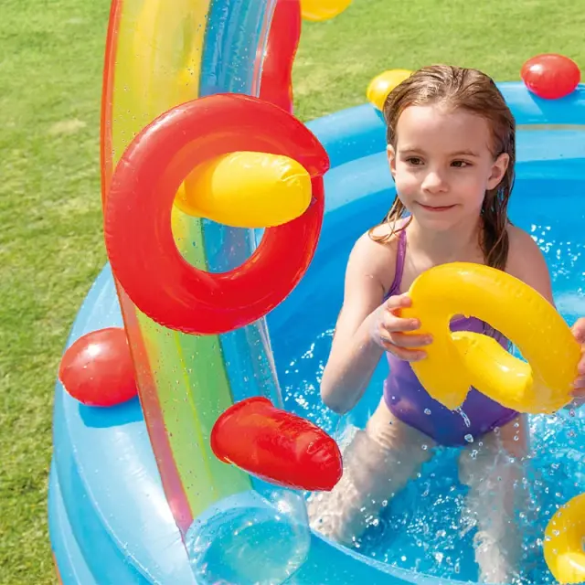 Intex Rainbow Ring Play Centre Πισίνα Ουράνιο Τόξο Με Τσουλήθρα, Ψεκαστήρα Νερού, Τέσσερα Φουσκωτά Δαχτυλιδάκια Για Παιχνίδι 3