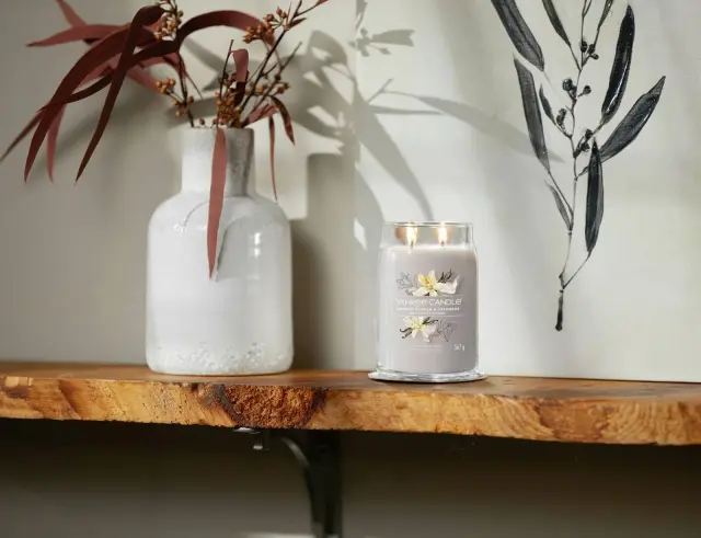Αρωματικό Κερί Yankee Candle με διάρκεια καύσης έως 80 ώρες και άρωμα Smoked Vanilla & Cashmere1629989E 3