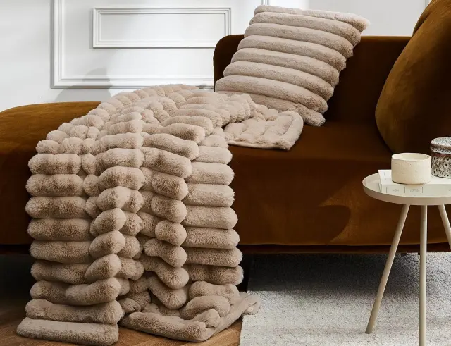 Κουβέρτα Boudoir Douceur d'intérieur με εσωτερική επένδυση fleece και διαστάσεις 180x220cm - Sand 1612835