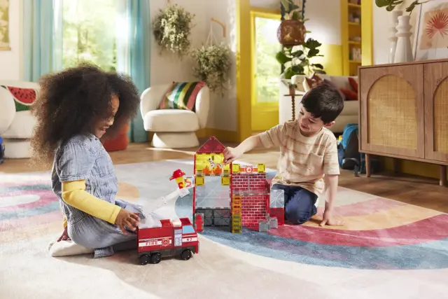 MAGNA-TILES Fire Station 50 Τεμάχια – Μαγνητικά Πλακίδια STEM με Πυροσβεστικό Σταθμό / 252050FS (Magna-Tiles) 2