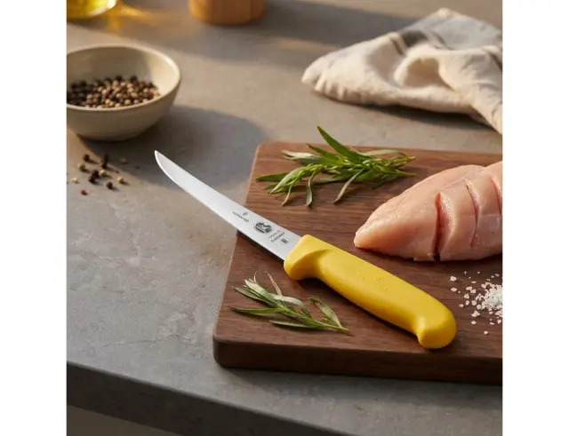 Μαχαίρι Ξεκοκαλίσματος Victorinox Fibrox με μήκος λεπίδας 15cm - Yellow5.6618.15