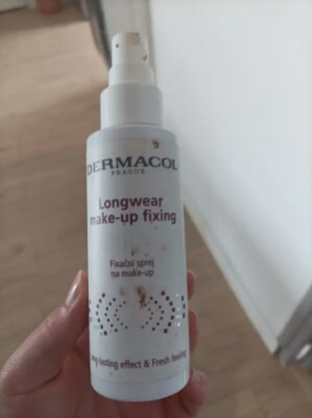 Dermacol Longwear Make-Up Fixing Spray Makeup Fixing Spray for unified and lightened skin 100 ml