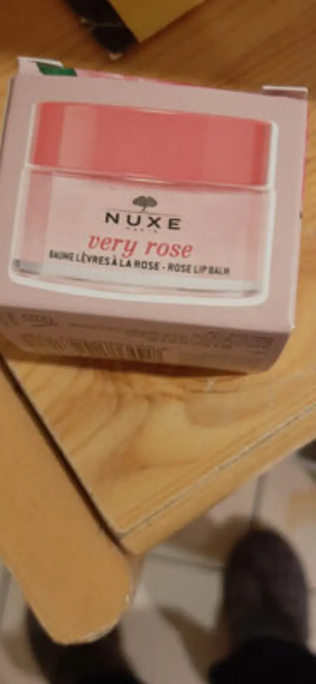 Nuxe Very Rose Hydrating Lip Balm Ενυδατικό Βάλσαμο για Πολύ Ξηρά και Σκασμένα Χείλη με Τριαντάφυλλο, 15gr