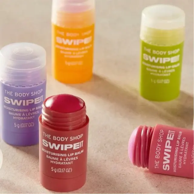 The Body Shop Swipe It Moisturising Lip Balm Dragon Fruit, 5 g 3