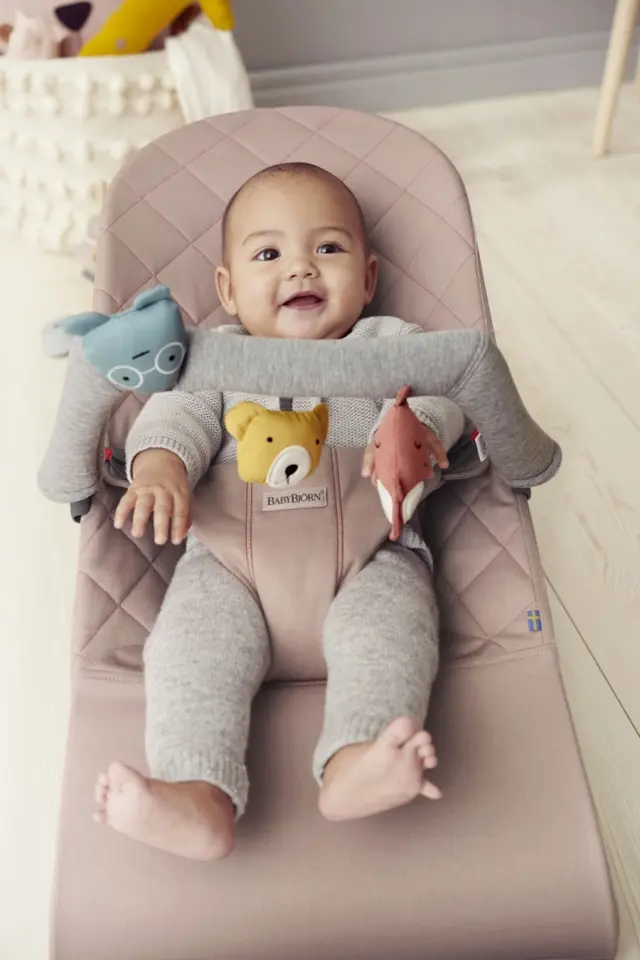 BabyBjorn Μπάρα Παιχνιδιών Για Ρηλάξ Soft Friends 7317680803009 2