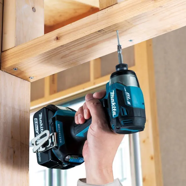 Makita DLX2549TJ - Το Promo Kit περιλαμβάνει: Το κρουστικό δραπανοκατσάβιδο DHP492, το παλμικό κατσαβίδι DTD173, 2 μπαταρίες 18V/5.0Ah, ταχυφορτιστή και βαλίτσα MakPac 3
